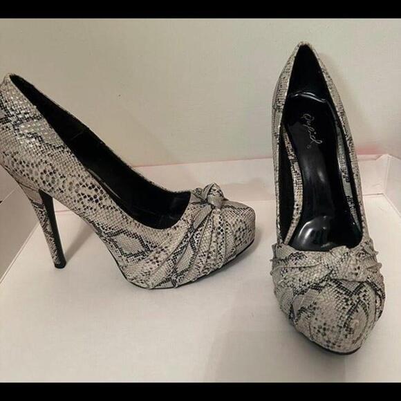 Shoes - Wildly Chic Snakeskin Stilettos - Elevate Your Style Game